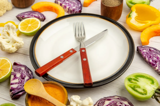 Mengapa Piring Bersih Tak Selalu Bebas Bakteri